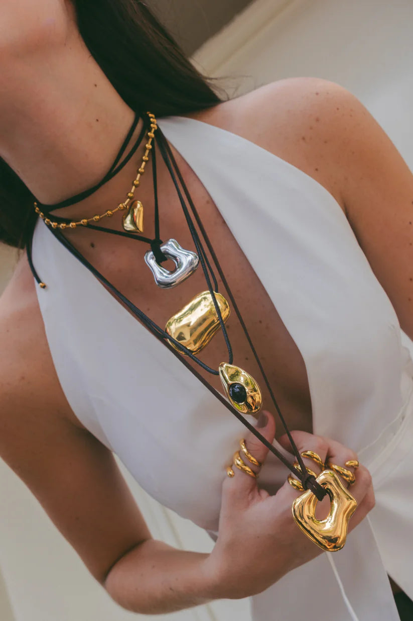 TEMPLO NECKLACE BLACK