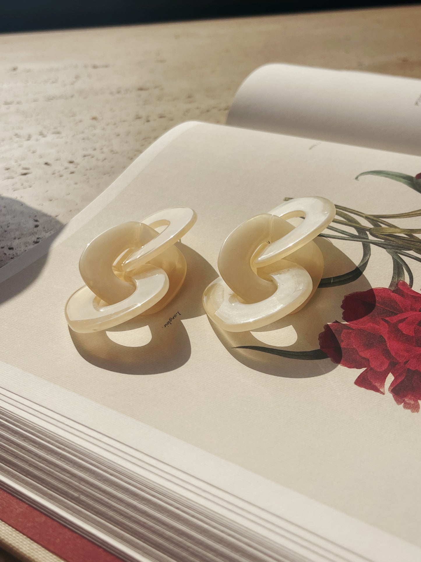 WHITE JAZMIN EARRINGS