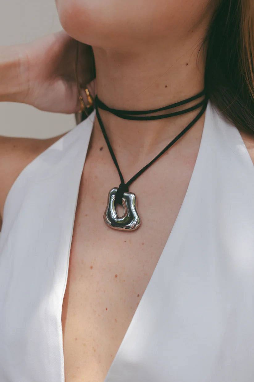 TEMPLO NECKLACE BLACK