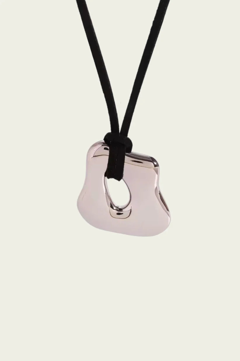 TEMPLO NECKLACE BLACK